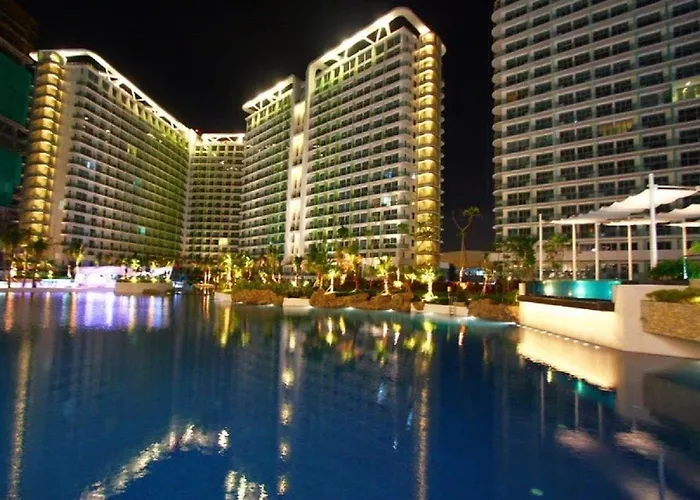 Azure C7 Balcony, Wifi, Near Mall Airport *