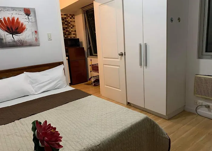 Azure C7 Balcony, Wifi, Near Mall Airport Apartment