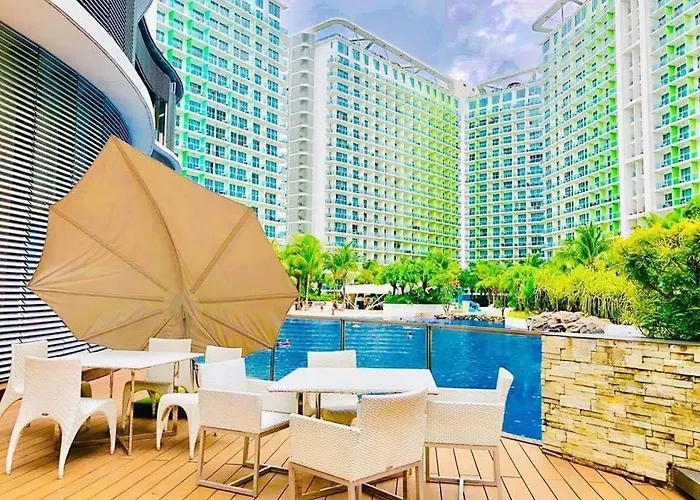 Azure C7 Balcony, Wifi, Near Mall Airport