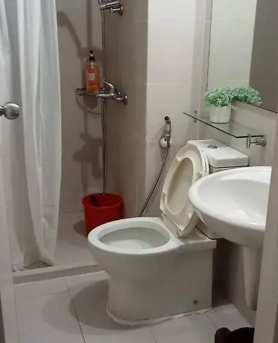 Azure C7 Balcony, Wifi, Near Mall Airport Apartment Manila