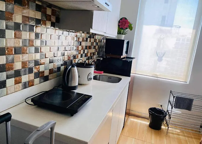 Azure C7 Balcony, Wifi, Near Mall Airport *