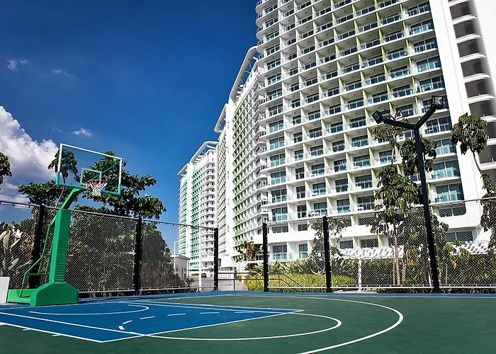 Azure C7 Balcony, Wifi, Near Mall Airport Apartment