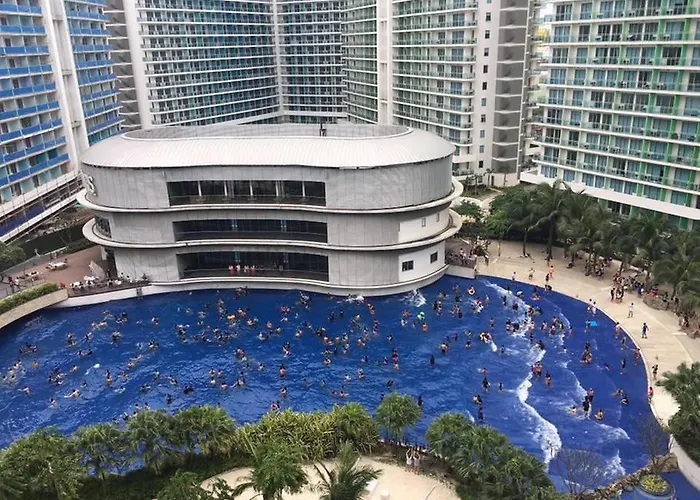Azure C7 Balcony, Wifi, Near Mall Airport *