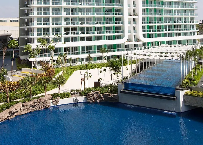 Azure C7 Balcony, Wifi, Near Mall Airport Apartment Manila