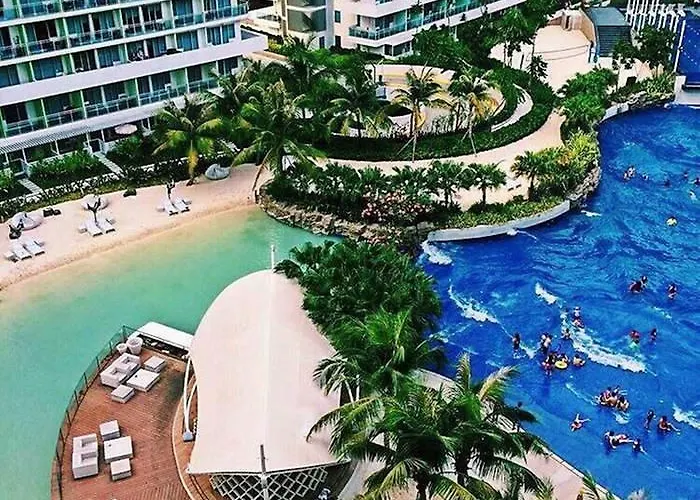 Azure C7 Balcony, Wifi, Near Mall Airport Apartment
