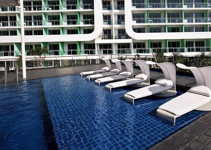 Azure C7 Balcony, Wifi, Near Mall Airport Apartment Manila