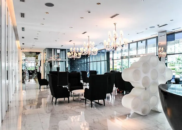 Apartment Azure C7 Balcony, Wifi, Near Mall Airport Manila
