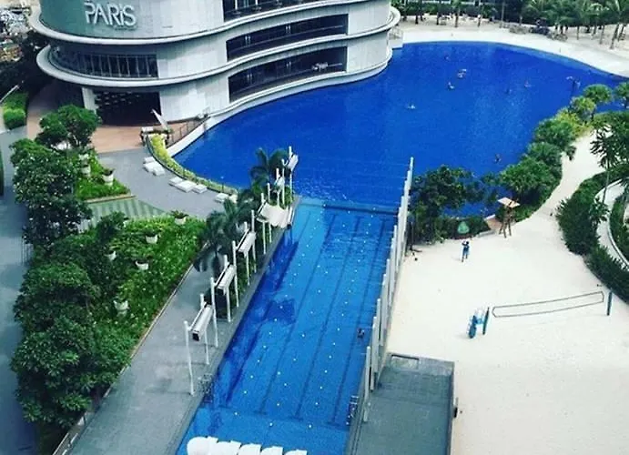 Azure C7 Balcony, Wifi, Near Mall Airport Apartment *