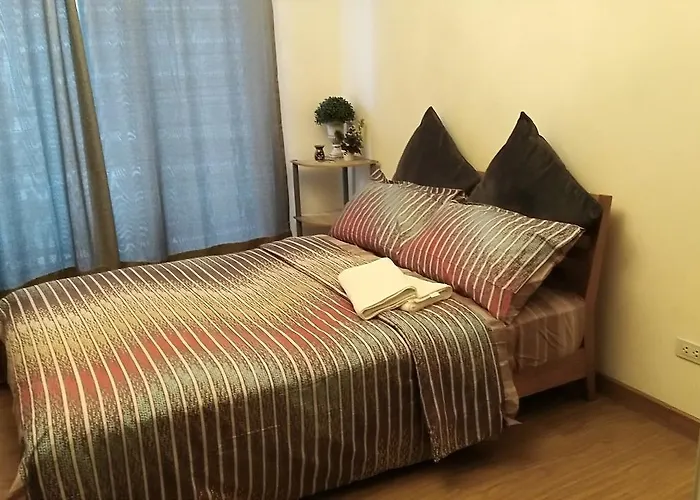 Azure C7 Balcony, Wifi, Near Mall Airport