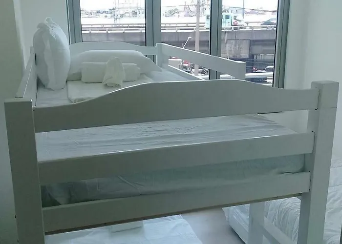 Apartment Azure C7 Balcony, Wifi, Near Mall Airport Manila