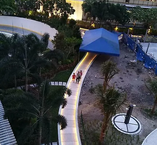 Azure C7 Balcony, Wifi, Near Mall Airport *