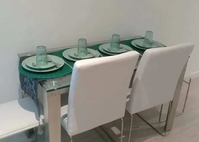 Azure C7 Balcony, Wifi, Near Mall Airport Apartment *