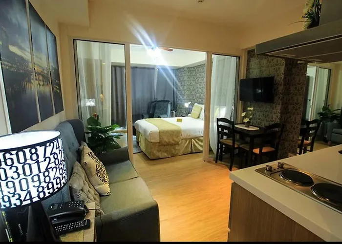 Azure C7 Balcony, Wifi, Near Mall Airport *