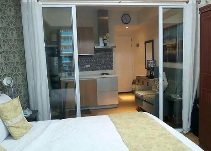 Apartment Azure C7 Balcony, Wifi, Near Mall Airport Manila